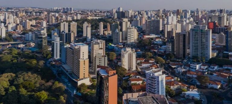 A análise de Big Data e o uso de IA entregam análises preditivas para tomada de decisões