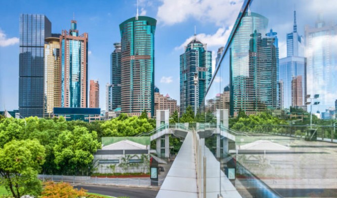 Urban Tech, ou tecnologia urbana, refere-se ao uso de tecnologia e inovação digital para melhorar a eficiência, sustentabilidade e a qualidade de vida nas cidades [1]. Bairros inteligentes são áreas geográficas dentro de uma cidade que implementam essas tecnologias de forma integrada para gerenciar recursos e serviços urbanos de maneira mais eficaz