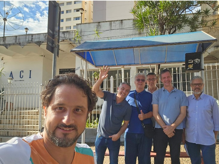 A oficina contou com a visão e o direcionamento do time C-level da Bairros Inteligentes: Prof. Daniel Lyra (CAIO) Josué de Menezes (CEO) Christiano Campos (CGO) Wilbert Dowe (CTO) Alcino Santos (COO) Marcos Rodrigues (CMO)